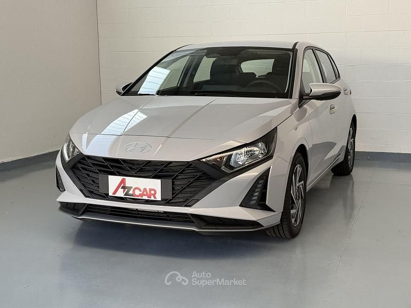 Grigio Nuova 2025 Hyundai i20 Tre volumi | 15.900 € (Ottimo prezzo) - Immagine 1/4