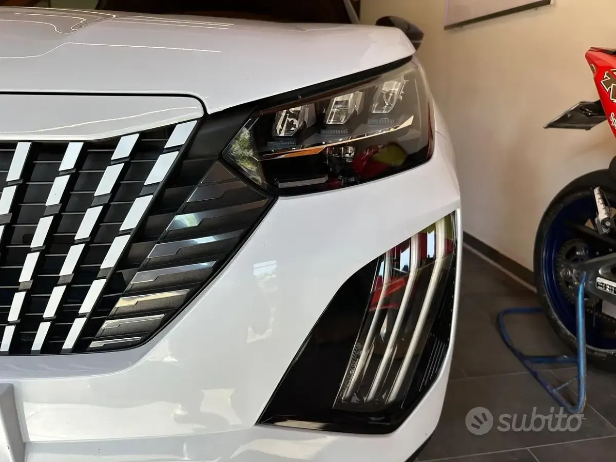 Usata Peugeot 2008 GT 130 CV (95 kW) 2024 Bianco SUV