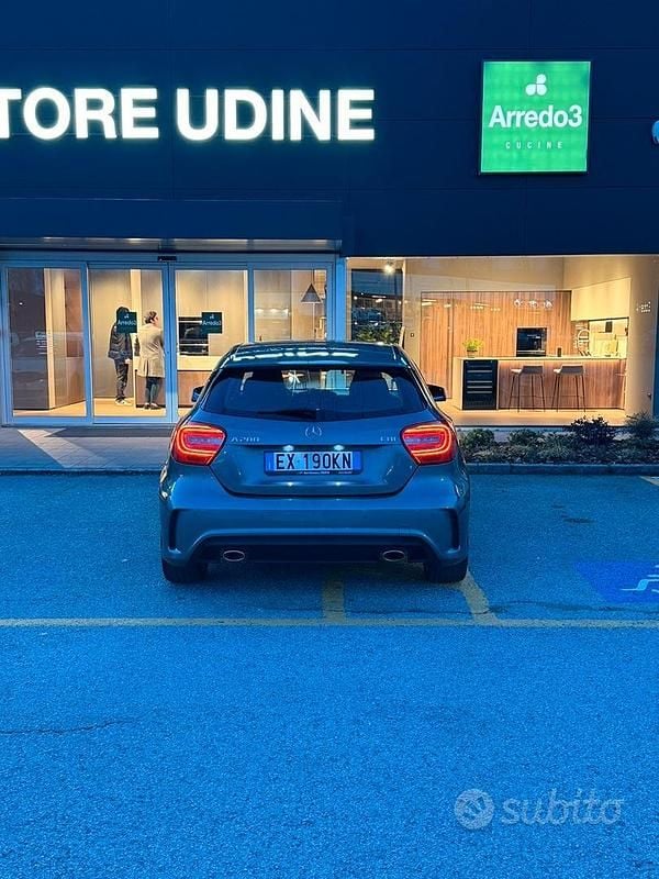Usata Mercedes A200 Premium 136 CV (100 kW) 2015 Grigio Berlina