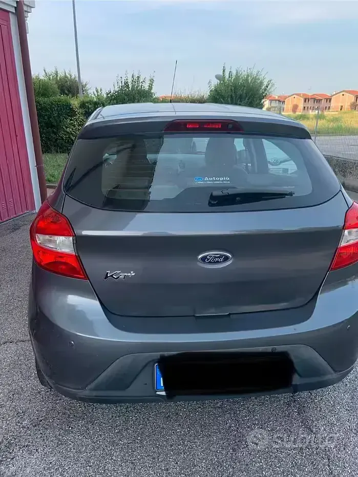 Usata Ford Ka 82 CV (60 kW) 2017 Grigio Berlina