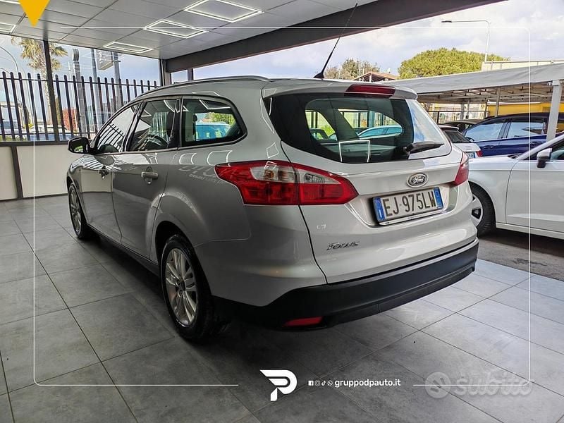 Usata Ford Focus 116 CV (85 kW) 2011 Grigio Station wagon
