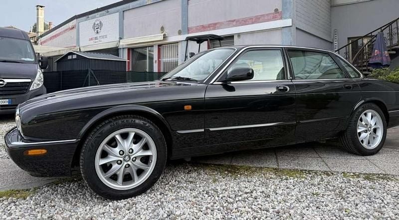 Usata Jaguar XJ Executive 237 CV (174 kW) 1997 Nero Berlina