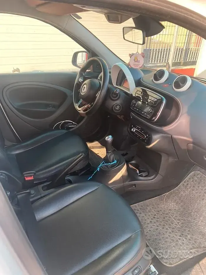 Usata Smart ForFour 71 CV (52 kW) 2016 Bianco Utilitaria