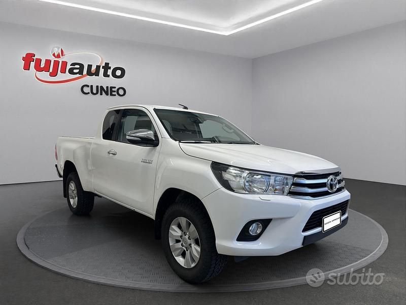Usata Toyota HiLux Lounge 150 CV (110 kW) 2017 Bianco Pick-up