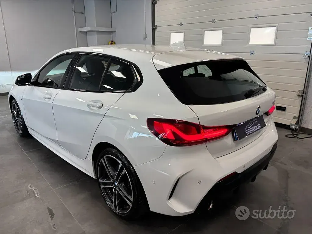 Usata BMW 116 M Sport 116 CV (85 kW) 2021 Bianco Utilitaria