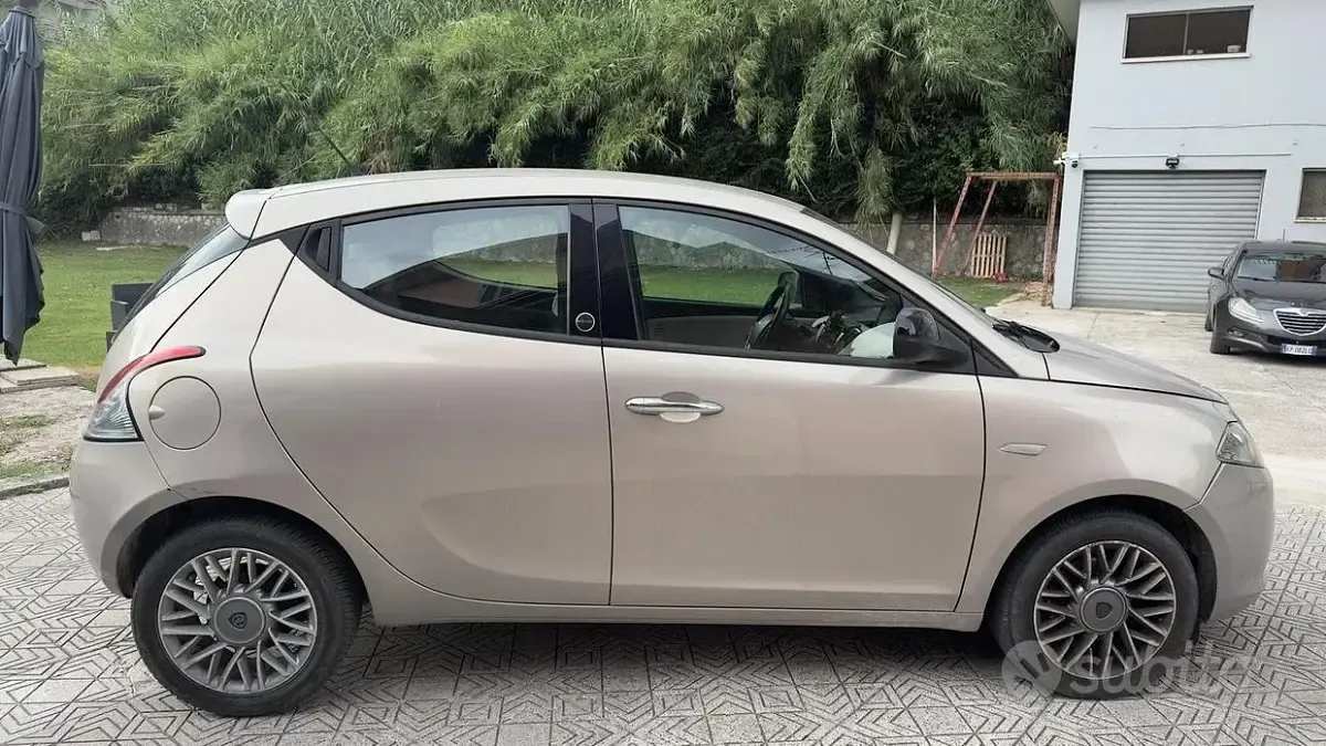 Usata Lancia Ypsilon Silver 69 CV (50 kW) 2012 Utilitaria
