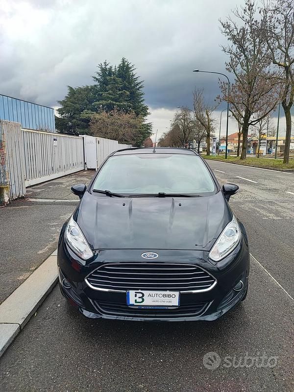 Usata Ford Fiesta Titanium 97 CV (71 kW) 2013 Nero Utilitaria