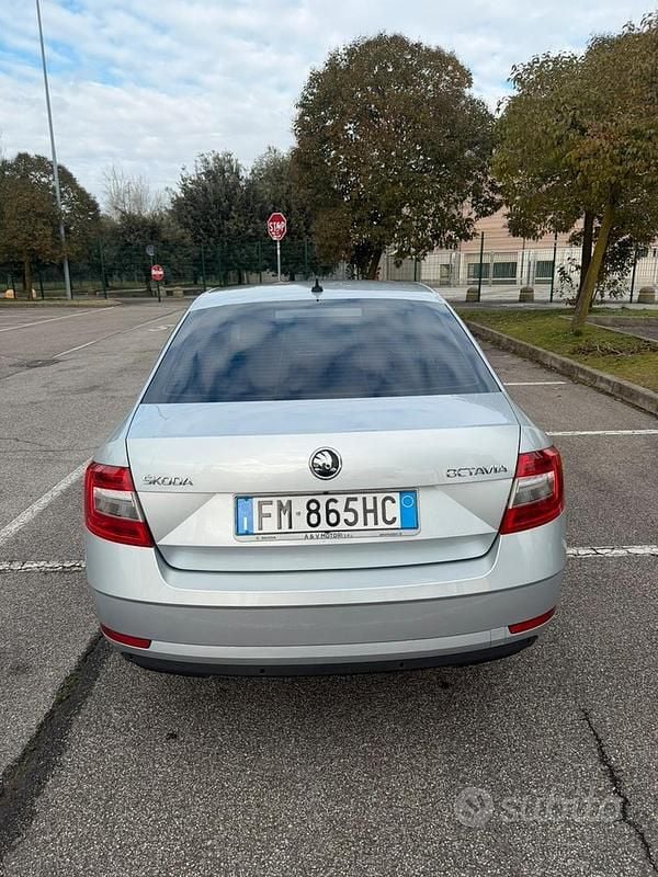 Usata Skoda Octavia Executive 116 CV (85 kW) 2018 Grigio Berlina