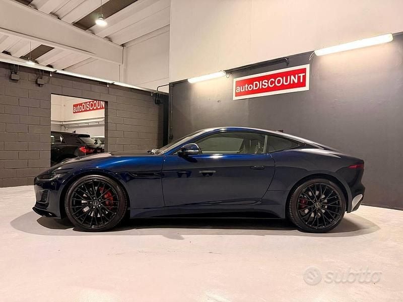 Usata Jaguar F-Type R-Dynamic 300 CV (220 kW) 2022 Blu/azzurro Coupé