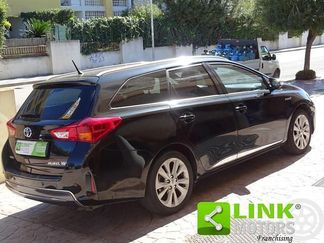 Usata Toyota Auris Touring Sports Lounge 136 CV (100 kW) 2014 Nero Station wagon