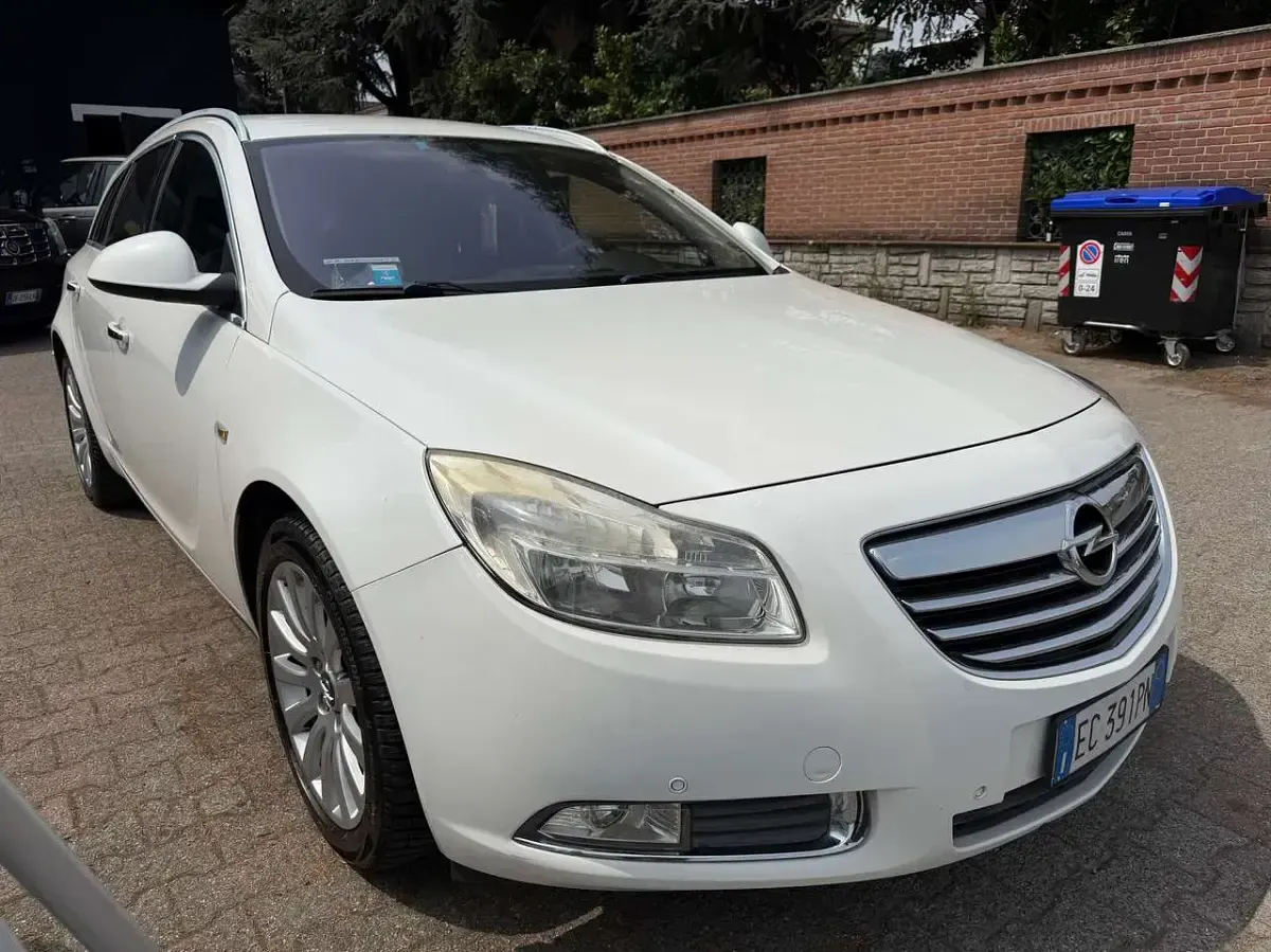 Usata Opel Insignia Cosmo 160 CV (117 kW) 2010 Bianco Station wagon