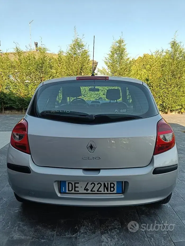 Usata Renault Clio III 75 CV (55 kW) 2006 Grigio Berlina