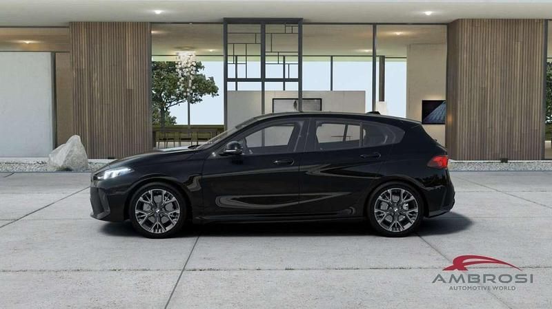 Nuova BMW 118 M Sport 150 CV (110 kW) 2026 Black sapphire metallizzato Utilitaria