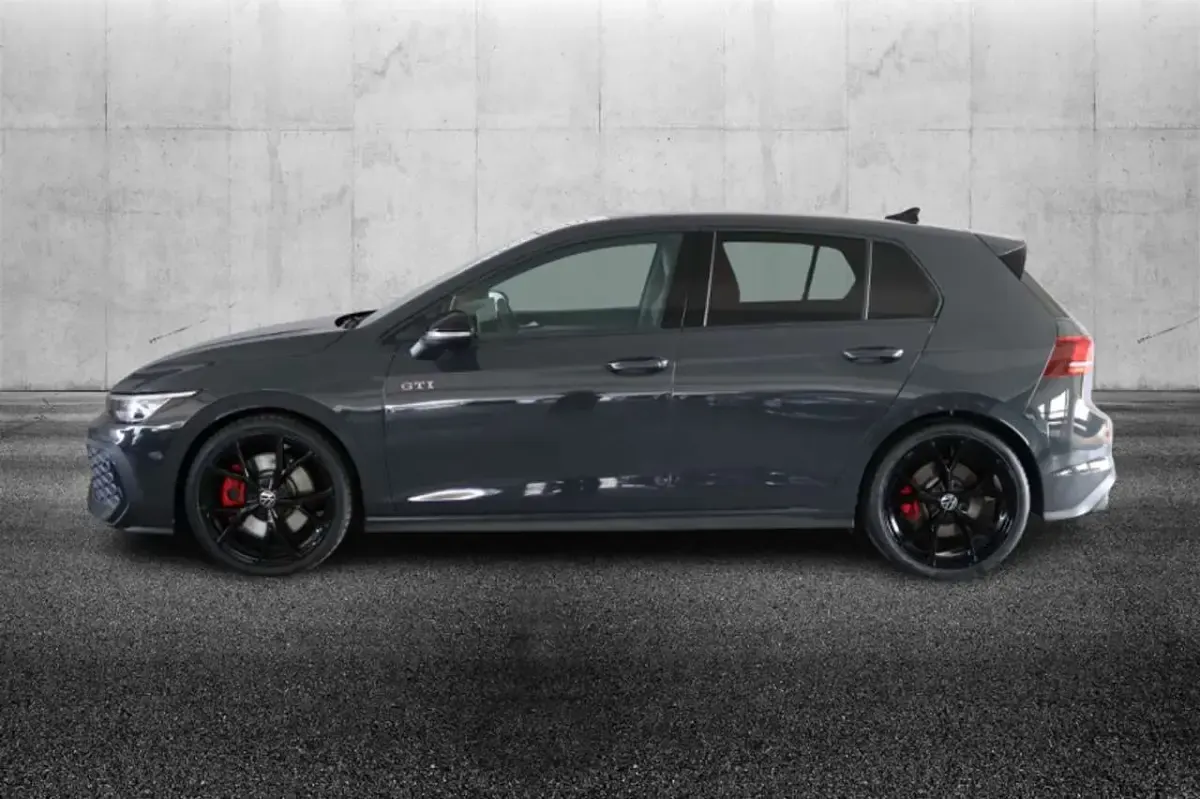 Usata VW Golf VIII GTI 265 CV (194 kW) 2025 Grigio Berlina