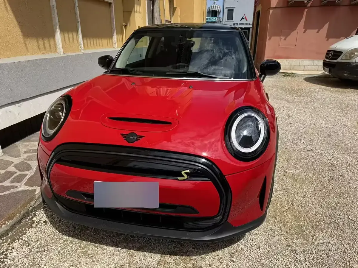 Usata Mini Cooper SE 75 kW (102 CV) 2023 Rosso Utilitaria