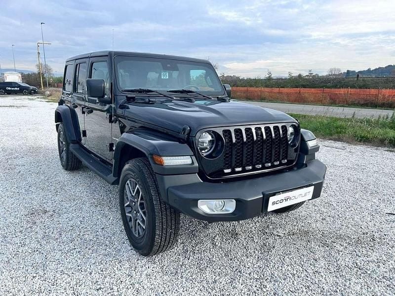 Usata Jeep Wrangler Unlimited Sahara 272 CV (200 kW) 2021 Nero metal. SUV