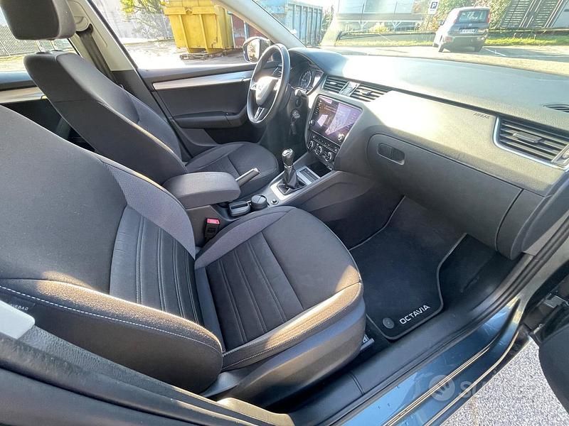 Usata Skoda Octavia Executive 116 CV (85 kW) 2019 Grigio Station wagon