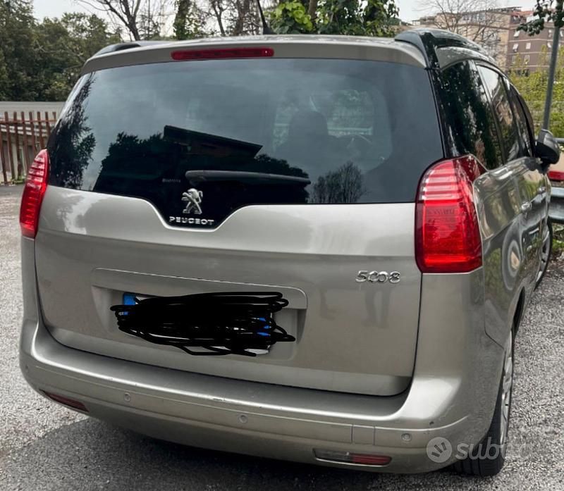 Usata Peugeot 5008 115 CV (84 kW) 2014 Grigio Monovolume