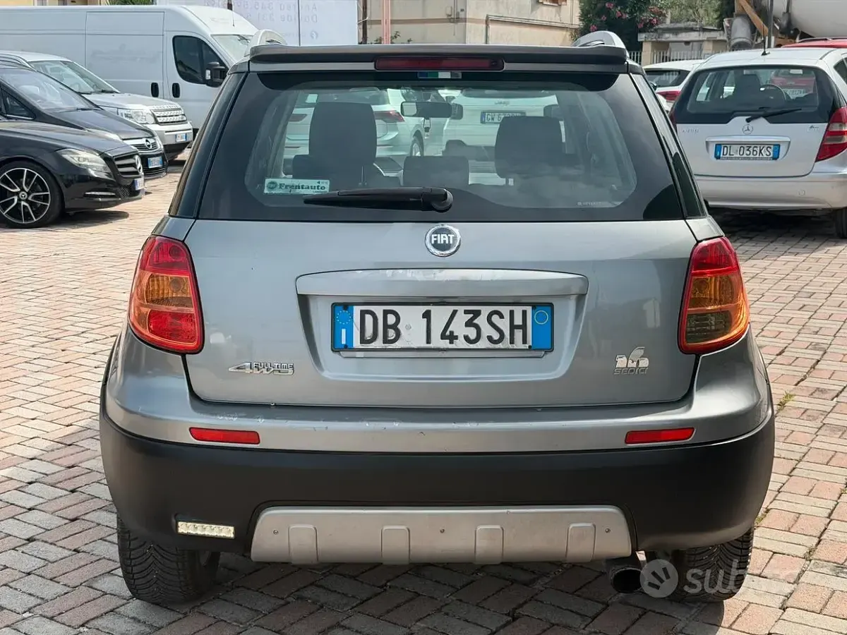 Usata Fiat Sedici Emotion 120 CV (88 kW) 2006 Grigio SUV