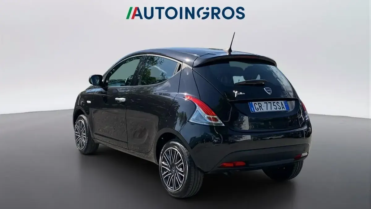 Usata Lancia Ypsilon Silver 69 CV (50 kW) 2023 Nero Utilitaria