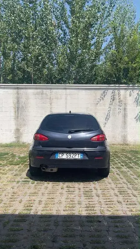 Usata Alfa Romeo 147 Progression 105 CV (77 kW) 2004 Utilitaria