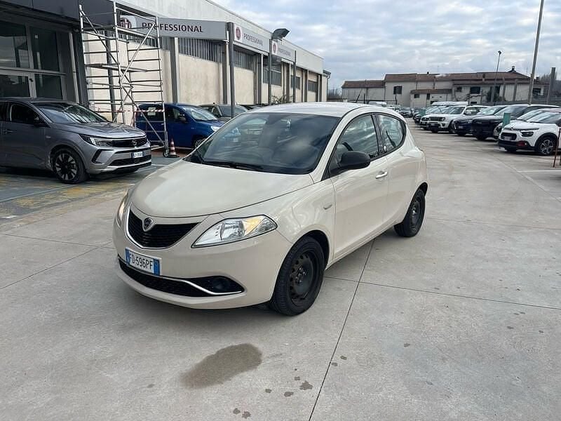 Usata Lancia Ypsilon Platinum 69 CV (50 kW) 2016 Bronzo Utilitaria