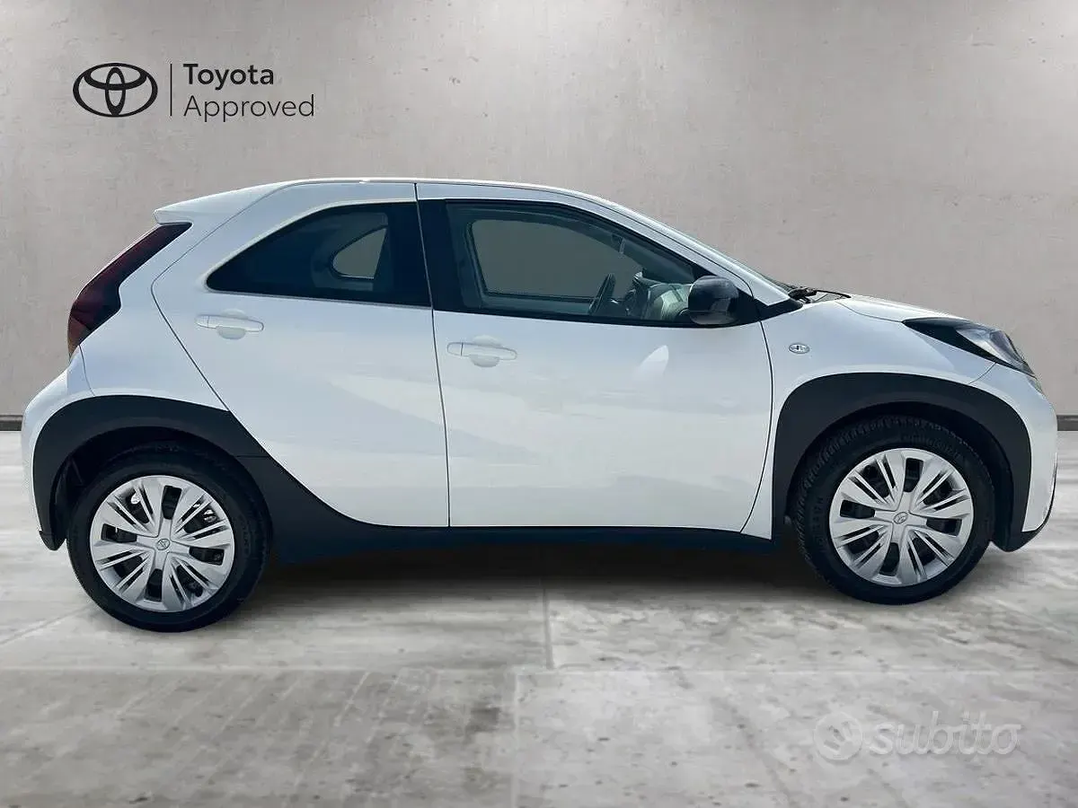 Usata Toyota Aygo X Active 72 CV (52 kW) 2023 Bianco SUV