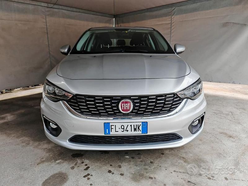 Usata Fiat Tipo Lounge 120 CV (88 kW) 2017 Grigio Berlina