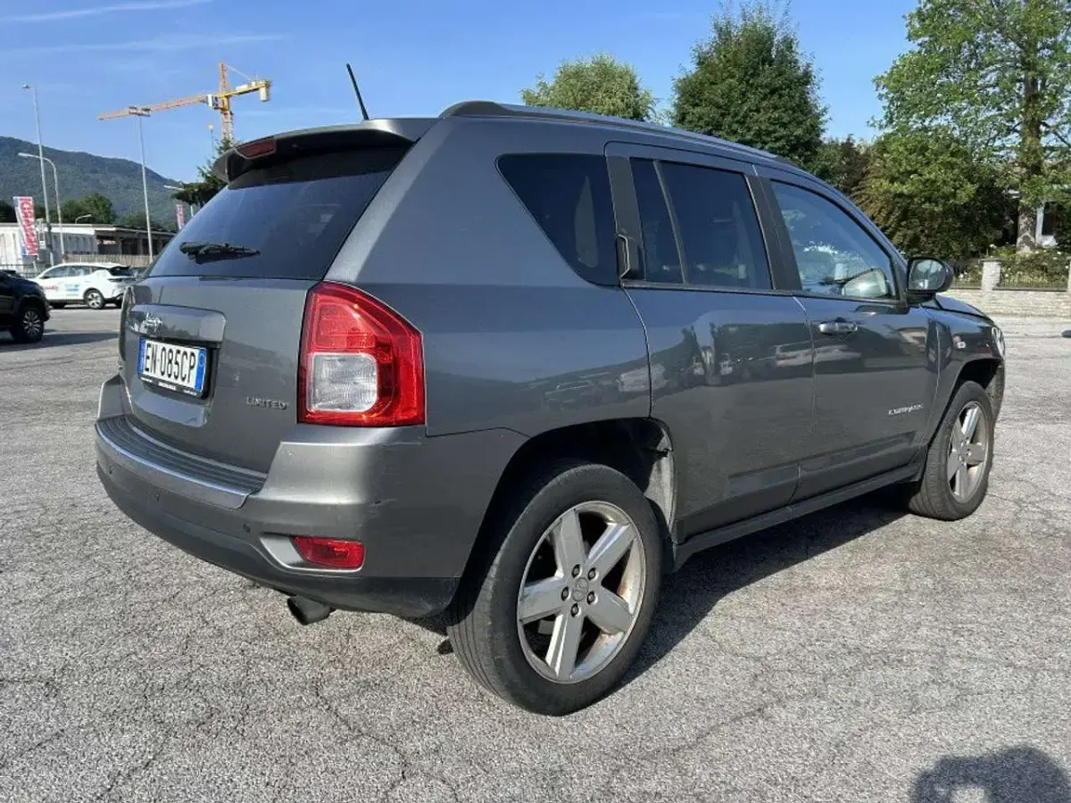 Usata Jeep Compass Limited 163 CV (119 kW) 2012 Grigio SUV