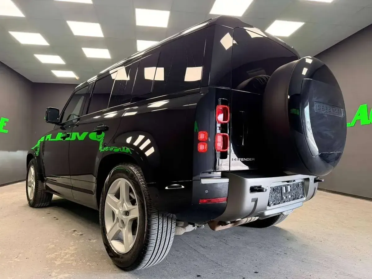 Usata Land Rover Defender SE Dynamic 249 CV (183 kW) 2025 Nero SUV