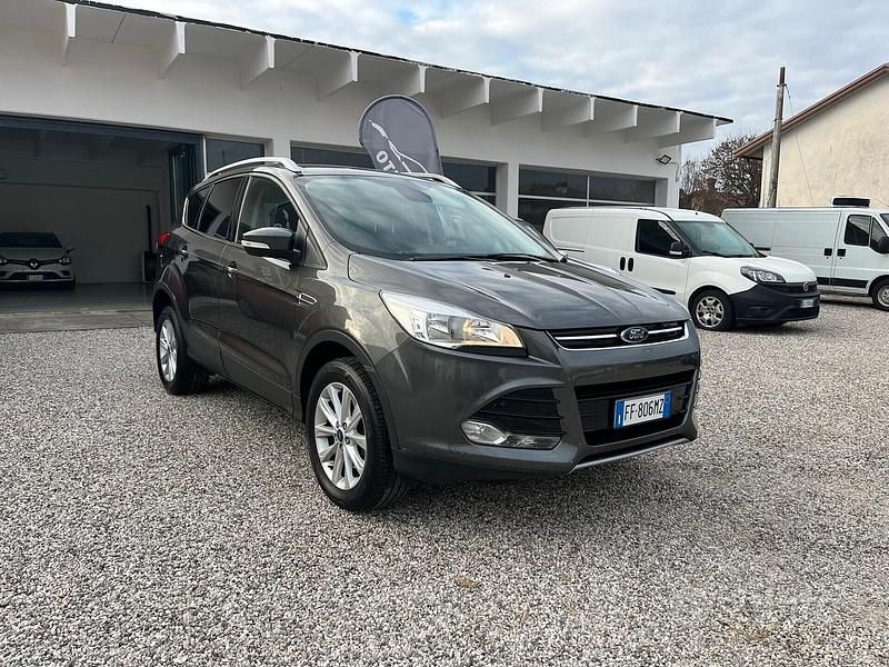Usata Ford Kuga S 150 CV (110 kW) 2016 Grigio SUV