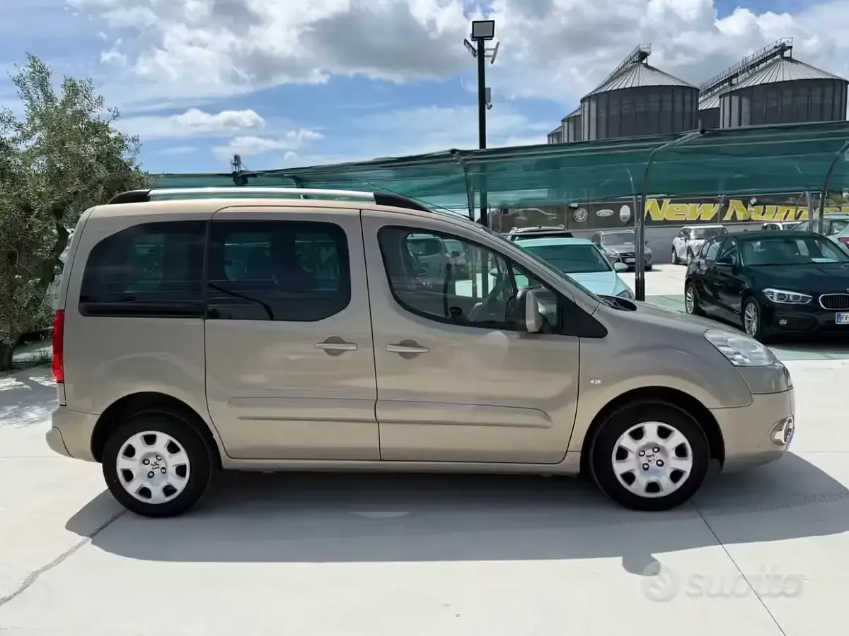 Begagnad Peugeot Partner Tepee Comfort 90 HK (66 kW) 2010 Beige Minibuss