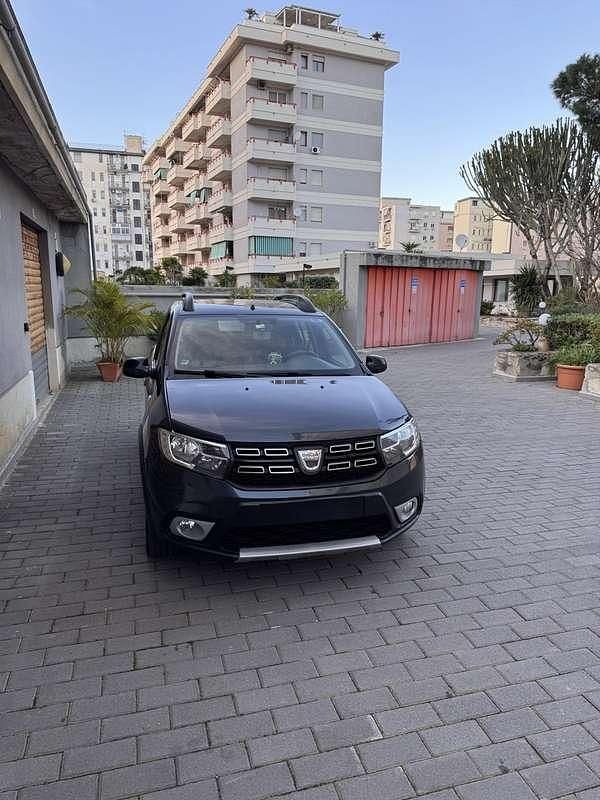 Usata Dacia Sandero Stepway 90 CV (66 kW) 2019 Grigio Berlina