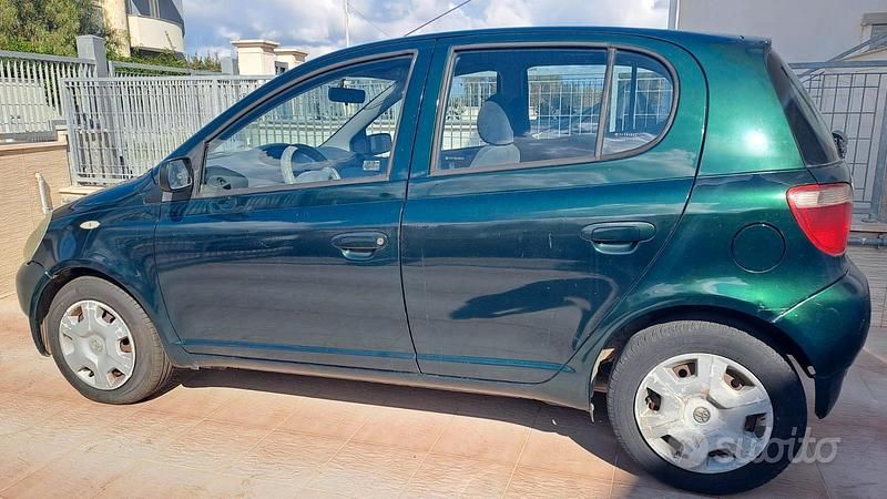 Usata Toyota Yaris 2003 Verde Utilitaria