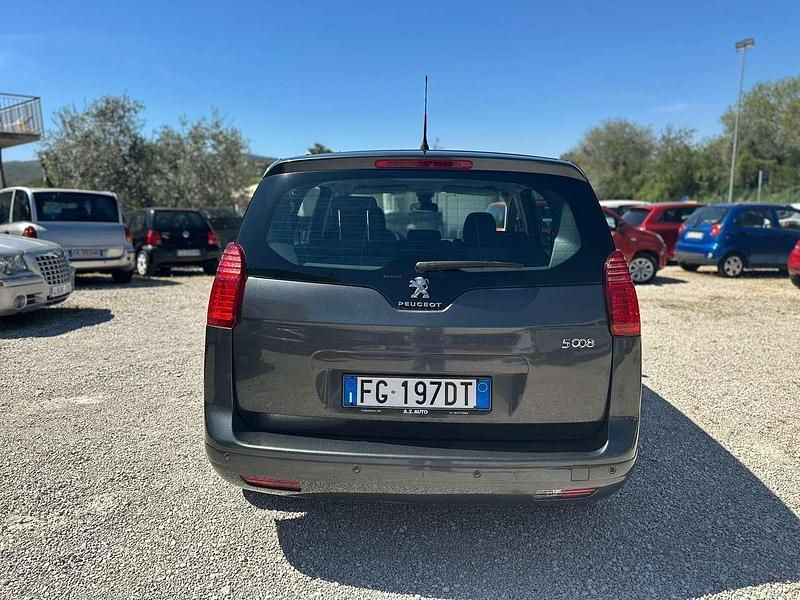 Usata Peugeot 5008 Business-Line 120 CV (88 kW) 2016 Grigio Monovolume