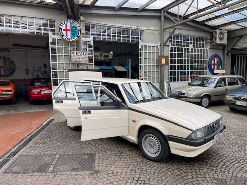 Usato 1987 Alfa Romeo 75 2.0 Benzin 148 CV (15.500 €)