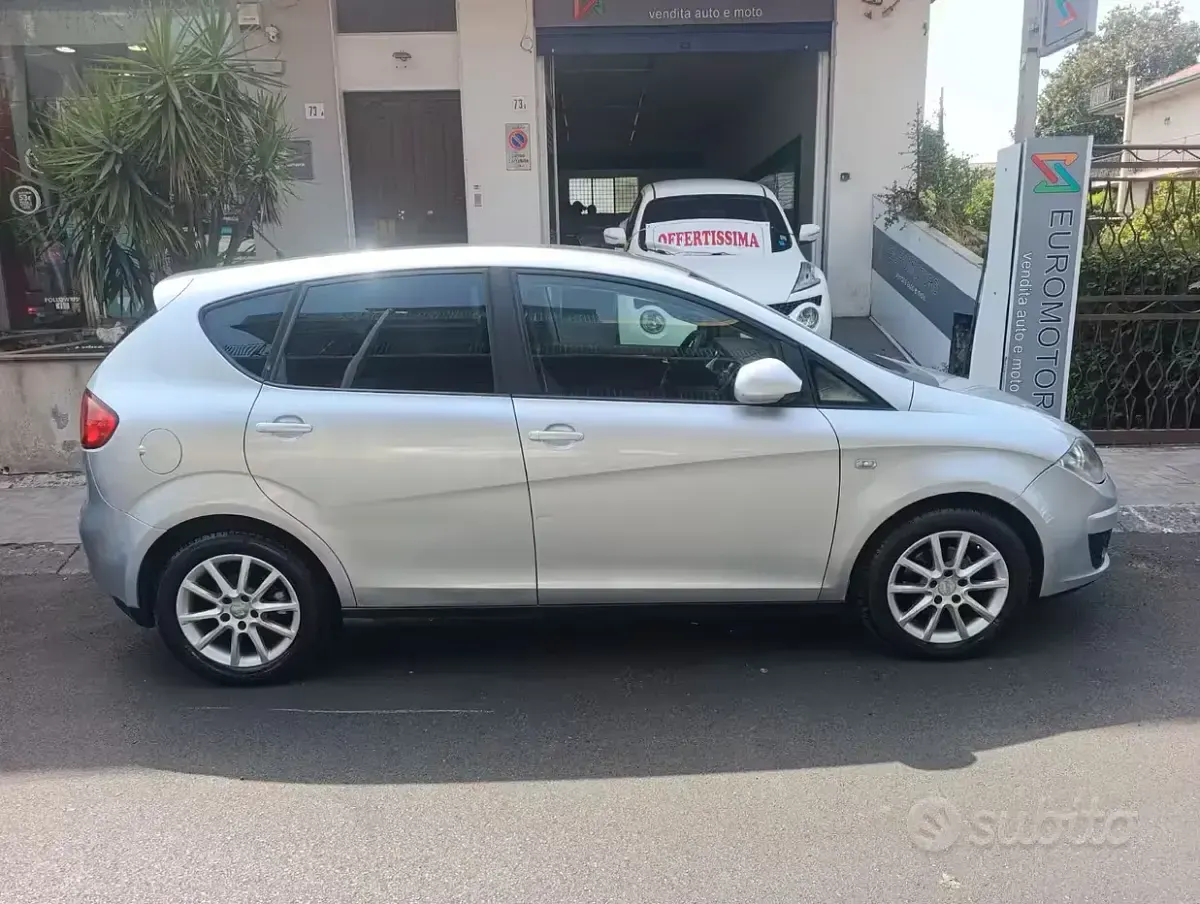 Usata Seat Altea 102 CV (75 kW) 2011 Grigio Berlina