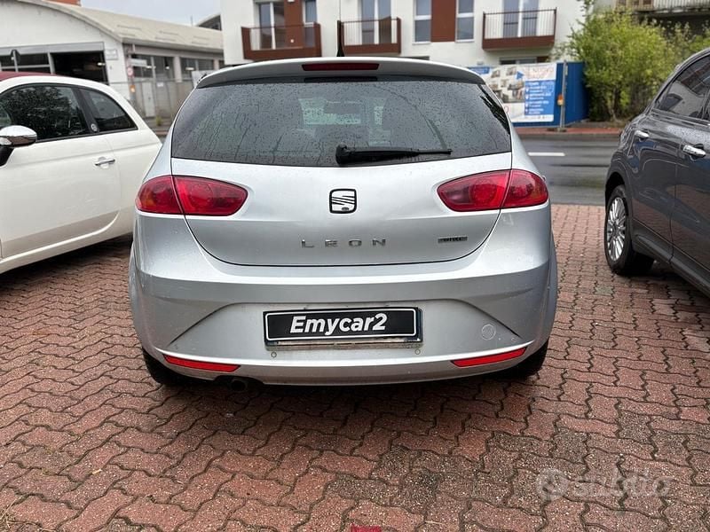 Usata Seat Leon Style 102 CV (75 kW) 2010 Grigio Utilitaria