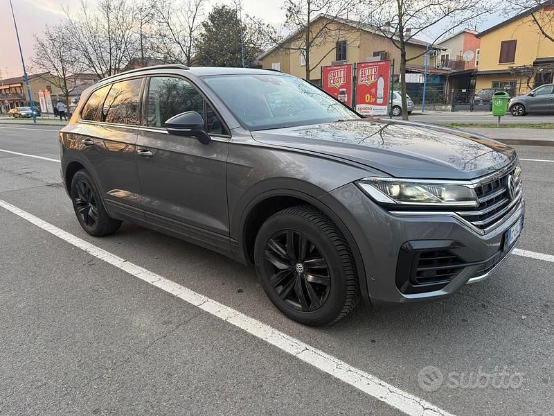 Usata VW Touareg 2020 Grigio SUV