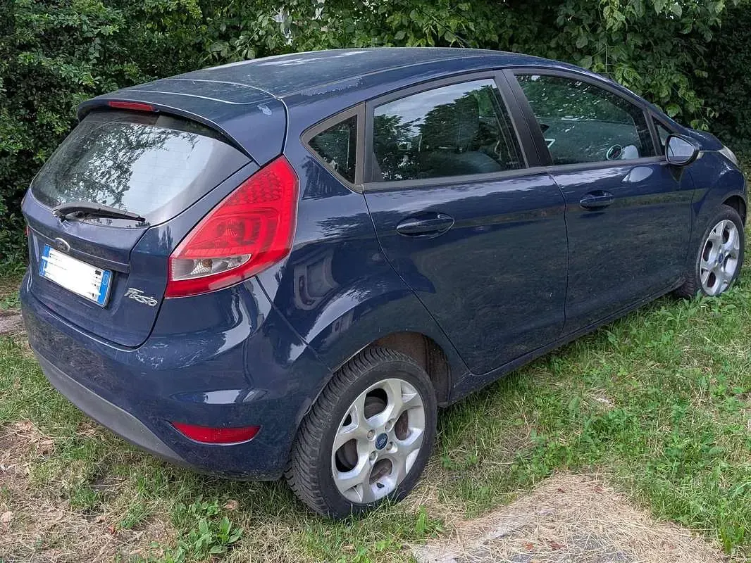 Usata Ford Fiesta 60 CV (44 kW) 2012 Blu/azzurro Berlina