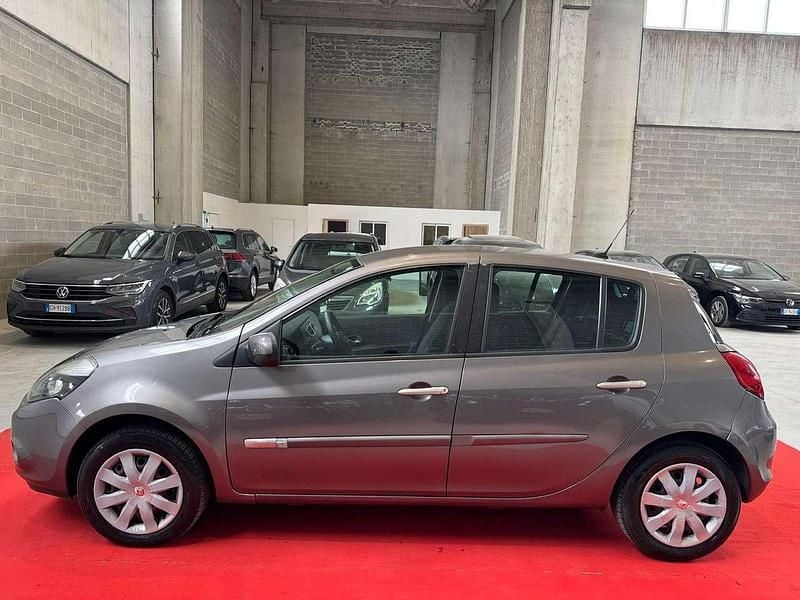 Usata Renault Clio III 75 CV (55 kW) 2010 Grigio Berlina