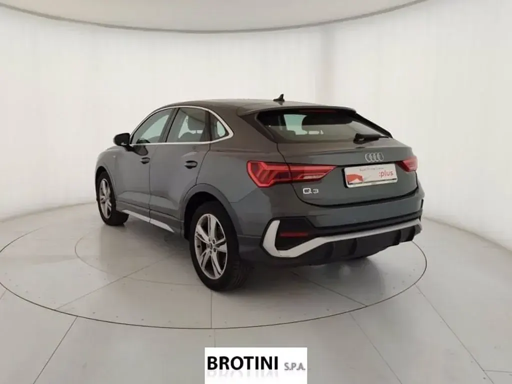 Usata Audi Q3 Sportback S-Line 150 CV (110 kW) 2023 Grigio metallizzato SUV