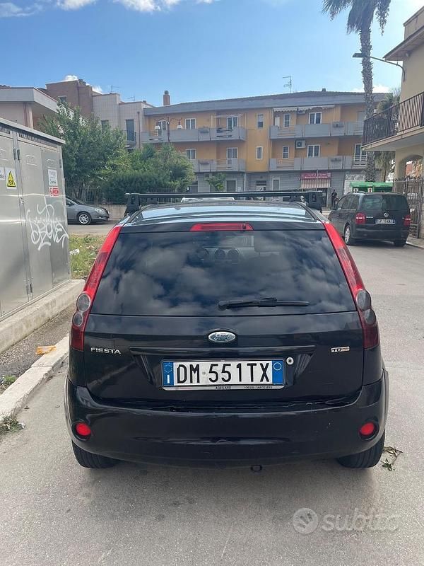 Usata Ford Fiesta 80 CV (58 kW) 2008 Nero Utilitaria