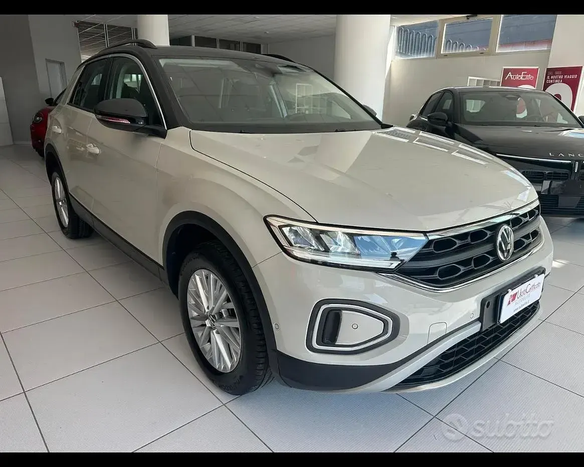 Usata VW T-Roc Life 110 CV (80 kW) 2022 Giallo SUV