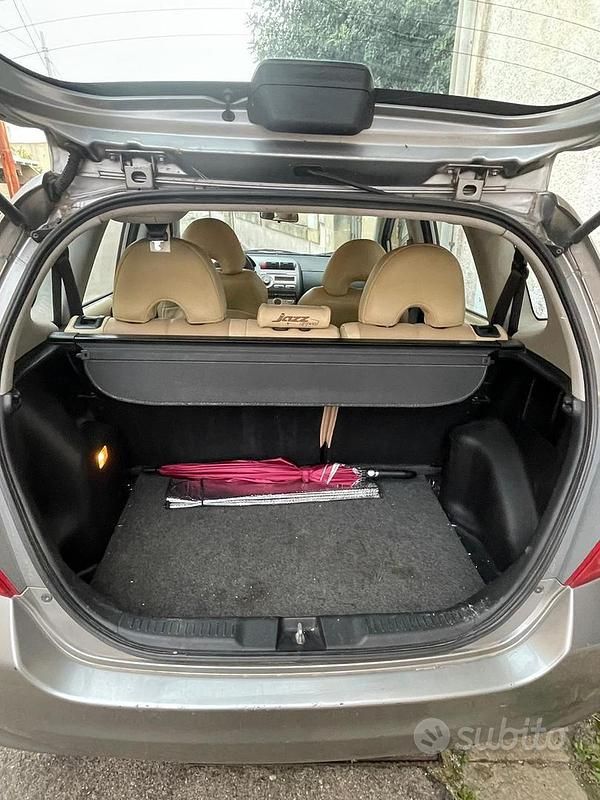 Usata Honda Jazz 83 CV (61 kW) 2006 Grigio Utilitaria