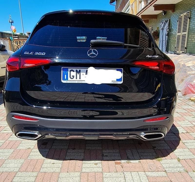 Usata Mercedes GLC300 258 CV (189 kW) 2023 Nero SUV
