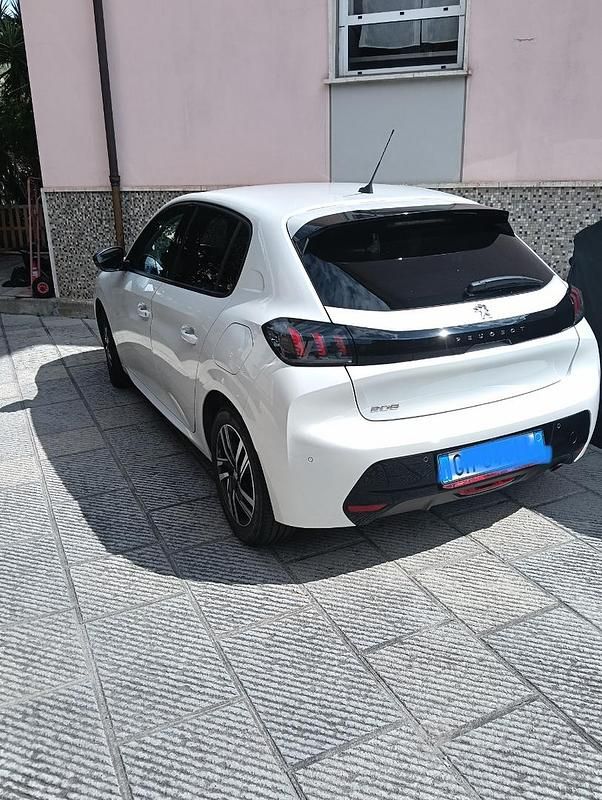 Usata Peugeot 208 Allure 101 CV (74 kW) 2022 Bianco Utilitaria
