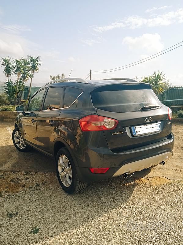 Usata Ford Kuga 136 CV (100 kW) 2010 Grigio SUV