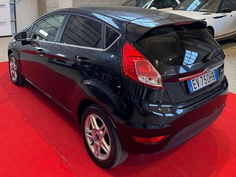 Usata Ford Fiesta Titanium 92 CV (67 kW) 2014 Blu/azzurro Utilitaria
