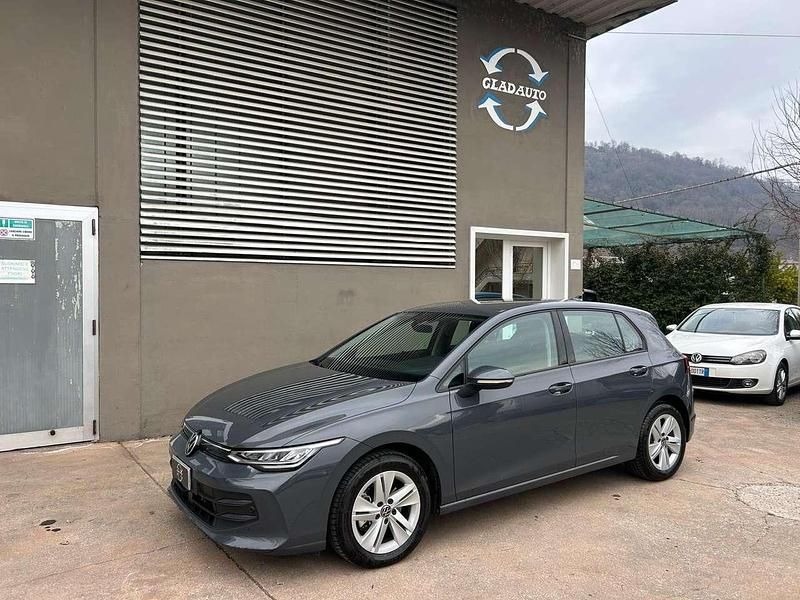 Usata VW Golf VIII Life 116 CV (85 kW) 2025 Grigio Berlina